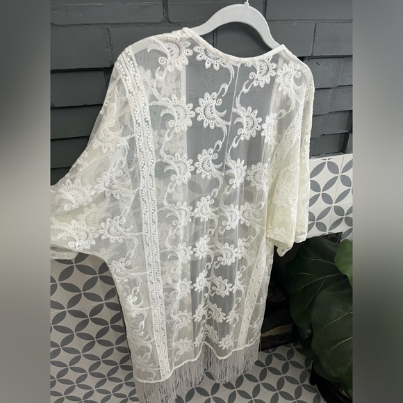 Francesca’s Ivory Lace Fringe Kimono Cover-Up - One Size - Picture 2 of 4